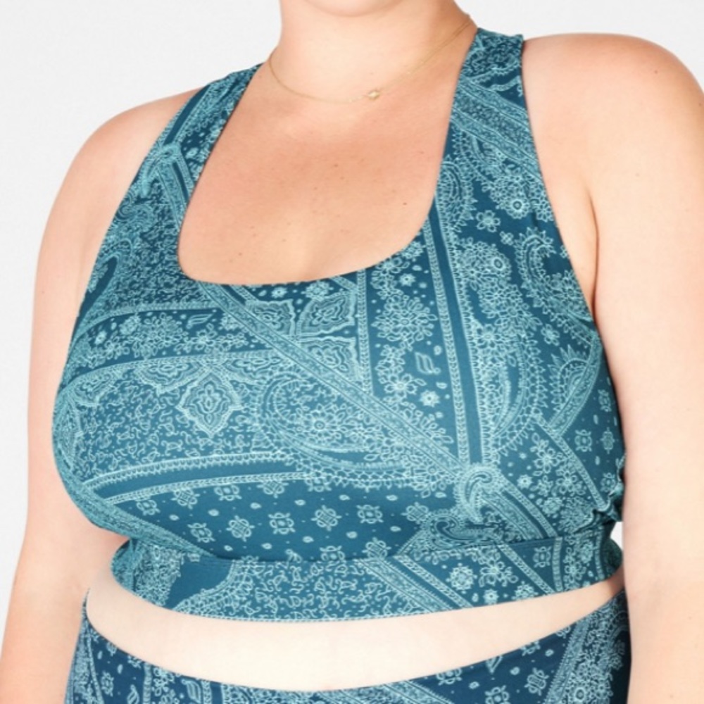 Nova sports bra in bandana print
